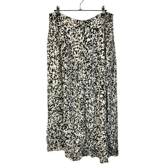 H&M Dresses & Skirts - H&M Black & White Printed Button Front Midi Skirt 10